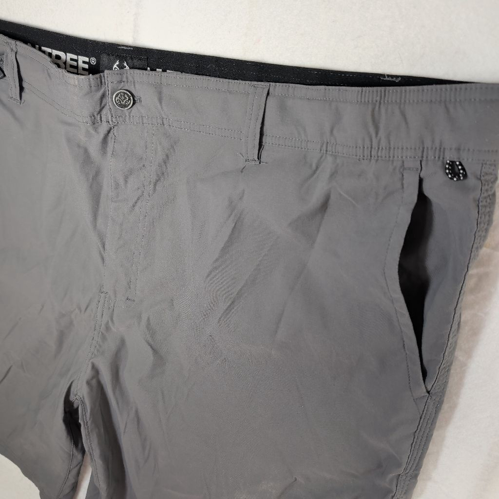 Men's Realtree Gray Cargo Fishing Shorts 3XL - Picture 5 of 10